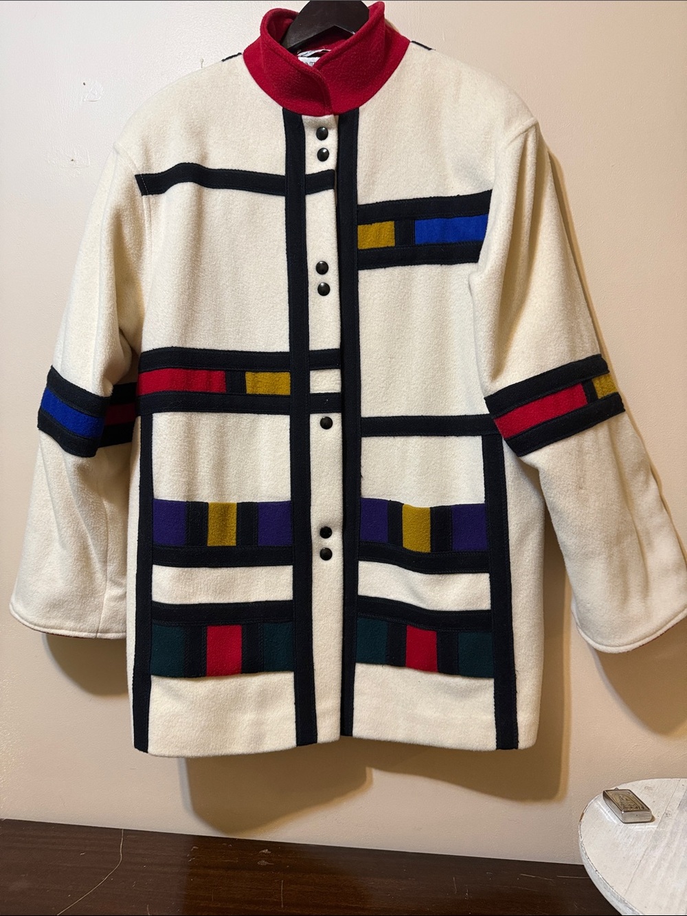 Woman’s VTG Sz L International Scene Wool Statement Coat Color Block